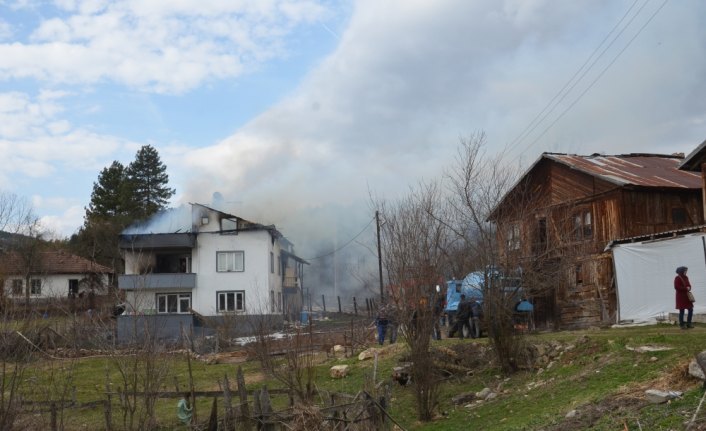 Bolu'da çatı yangını