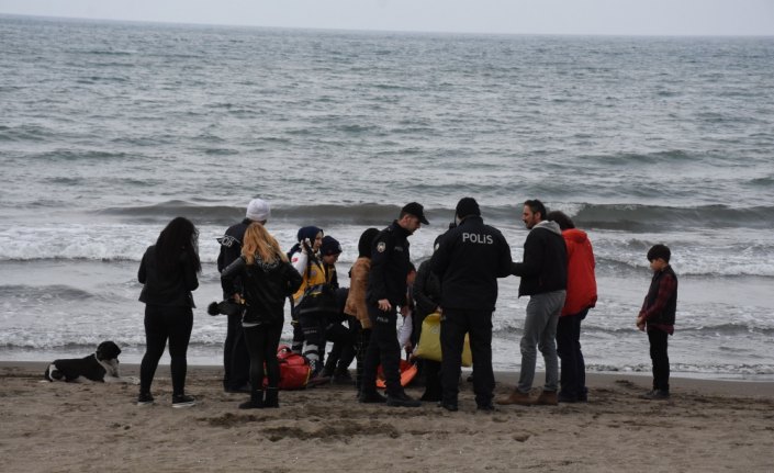 Denizde boğulma tehlikesi geçiren kadın kurtarıldı
