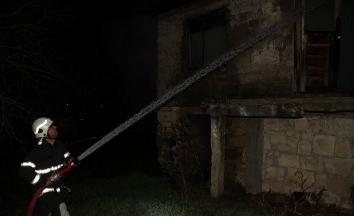 Düzce'de ev yangını