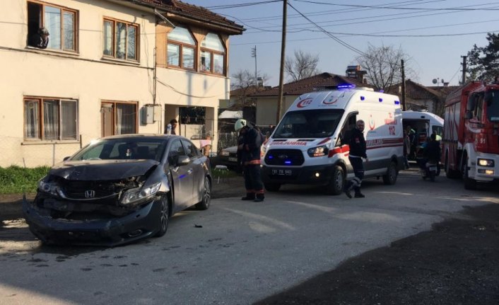 Düzce'de iki otomobil çarpıştı: 2 yaralı