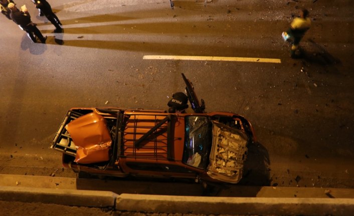 Kamyonet köprüden düştü: 4 yaralı