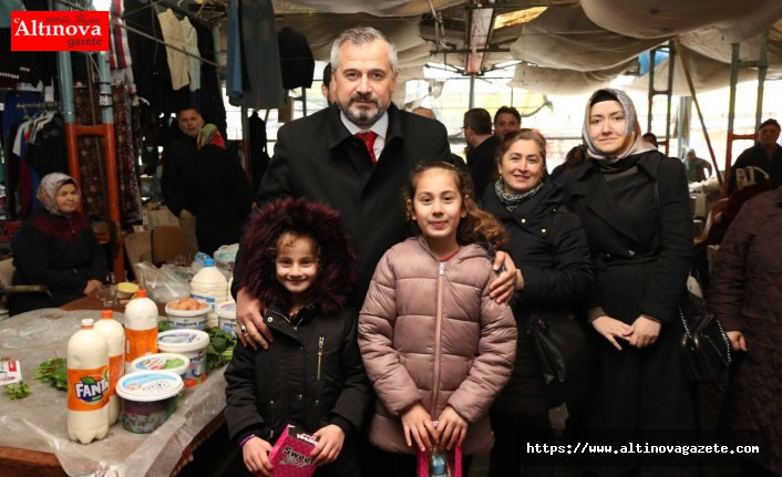 KÜÇÜK PAZAR ESNAFI BAŞKANI BAĞRINA BASTI