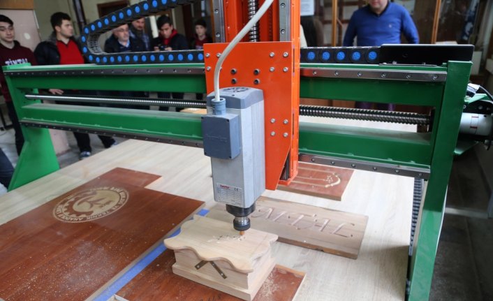 Liseliler 25 bin liraya CNC tezgahı üretti