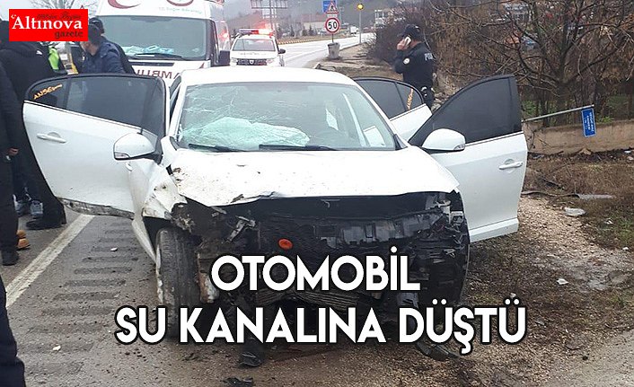 OTOMOBİL SU KANALINA DÜŞTÜ