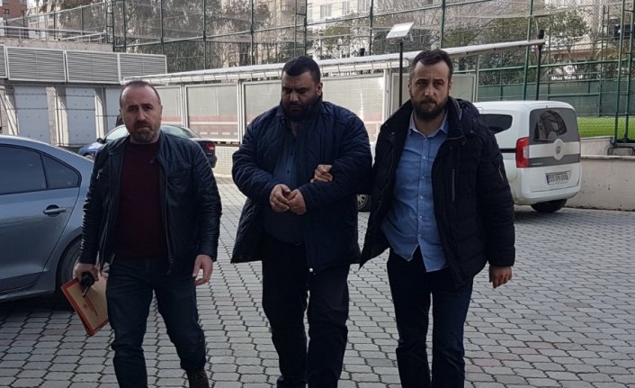 Park halindeki otomobili çalan şüpheli polis takibiyle yakalandı