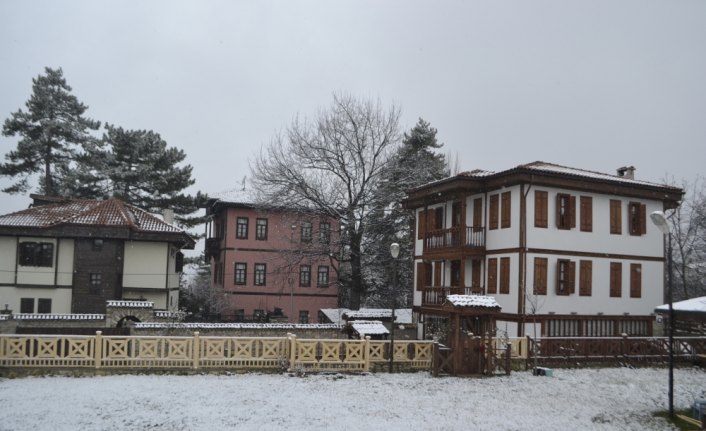 Safranbolu'da kar yağışı