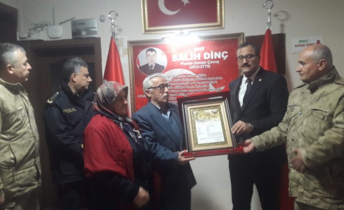 Şehit Dinç'in ailesine şehadet belgesi verildi