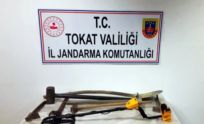 Tokat'ta kaçak kazı yapan 12 kişi suçüstü yakalandı
