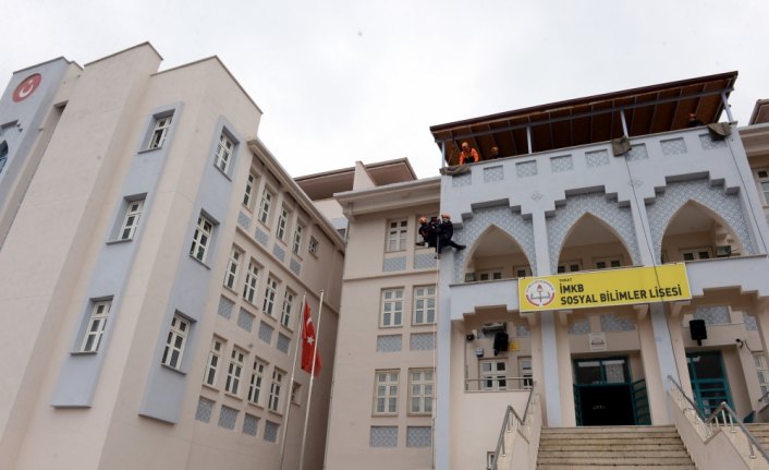 Tokat'ta okulda deprem tatbikatı yapıldı