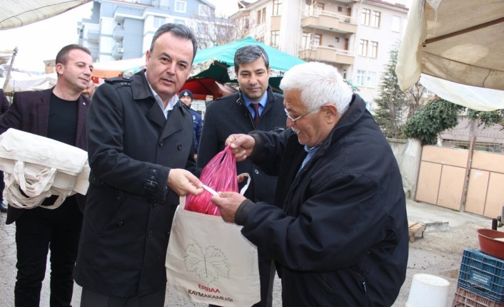 Tokat'ta Sıfır Atık Projesi kapsamında bez çanta dağıtıldı