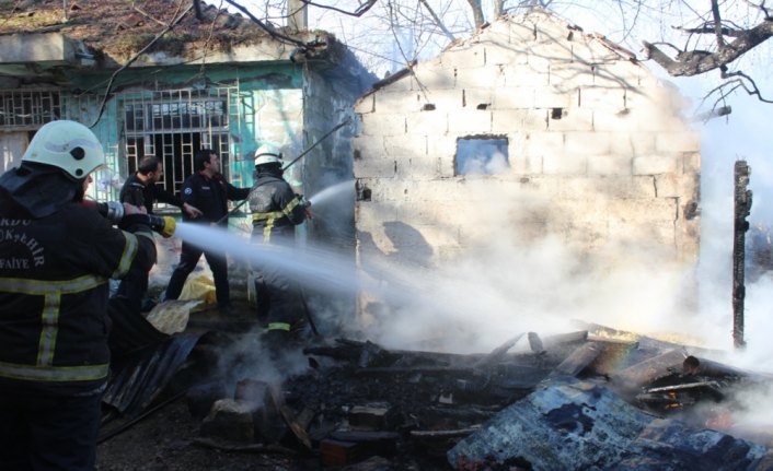 Ünye'de ahır yangını