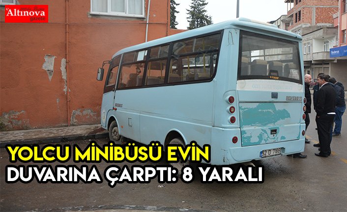 Yolcu minibüsü evin duvarına çarptı: 8 yaralı