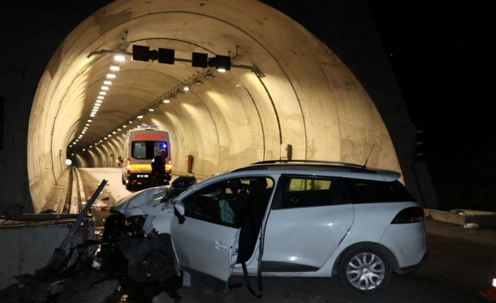 Zonguldak'ta otomobil duvara çarptı: 4 yaralı