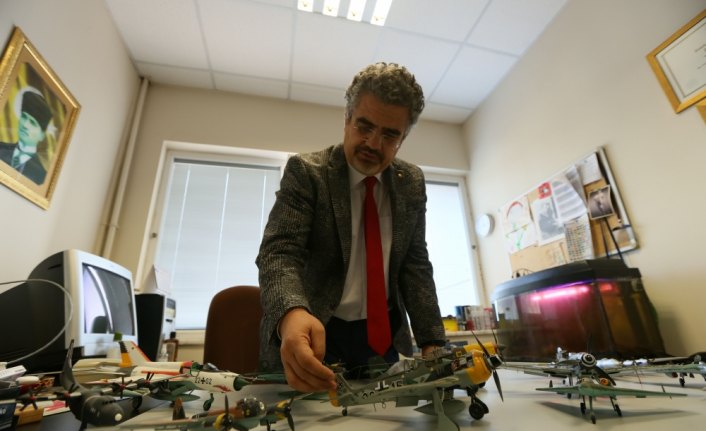 40 yılda 700'den fazla maket biriktirdi