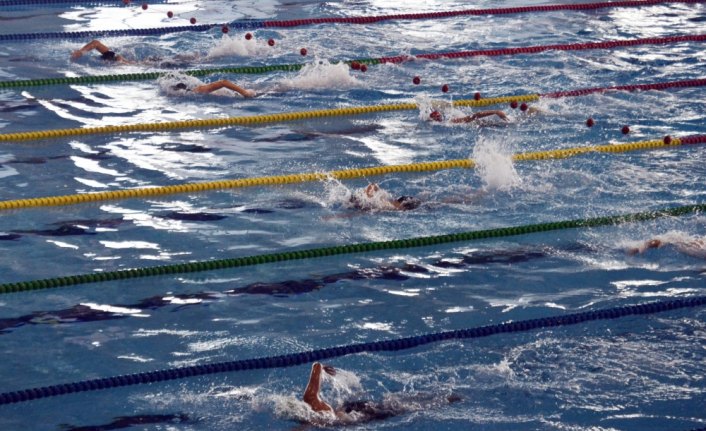 Anadolu Yıldızları Analig Yüzme Yarışları, Karabük'te başladı