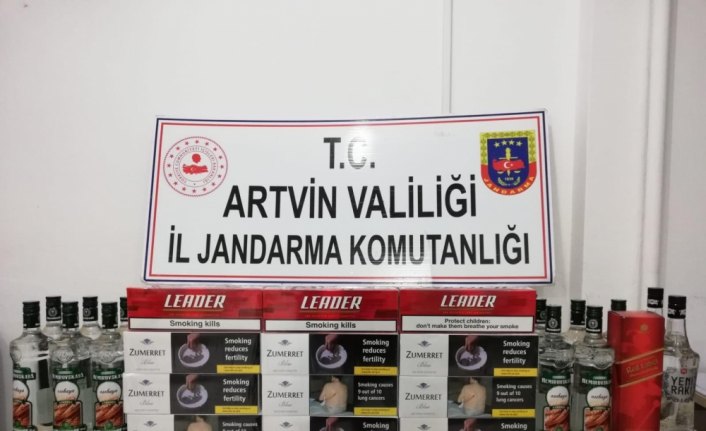 Artvin'de gümrük kaçağı sigara ve içki ele geçirildi