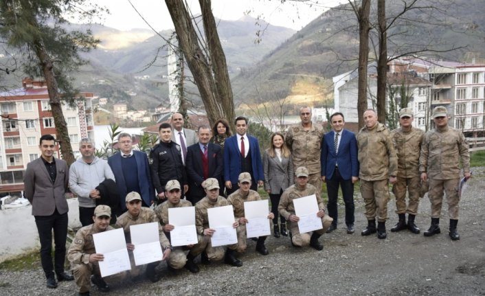 Ayvacık'ta erlere aşçı çıraklığı kursu eğitimi verildi