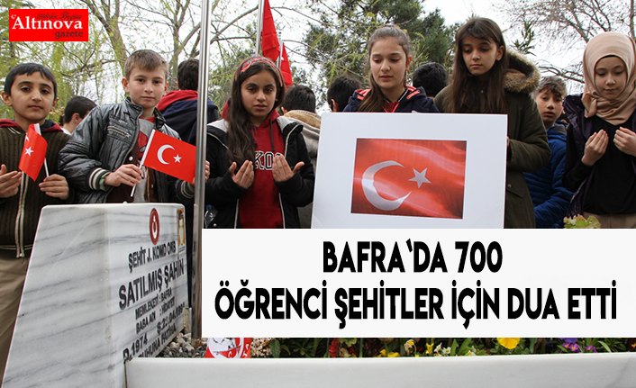Bafra`da 700 öğrenci şehitler için dua etti