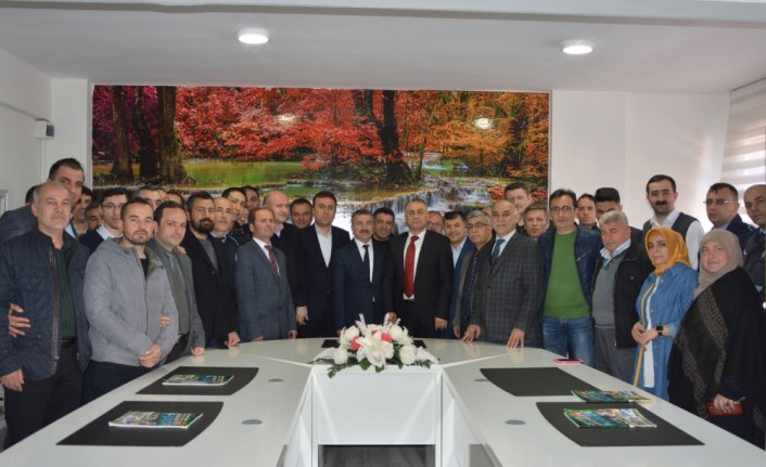 Bem-Bir-Sen'den Başkan İkiz'e plaket