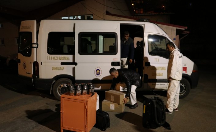 Define tünelinde mahsur kalanları kurtarma çalışmaları