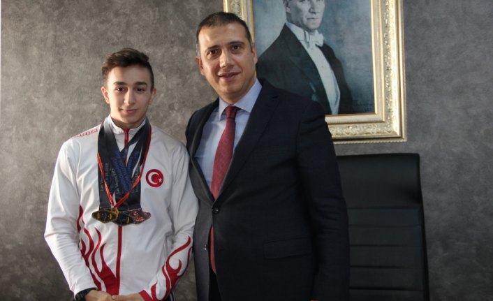 Dünya Yıldızlar Halter Şampiyonu Genç'e eğitim ve spor desteği