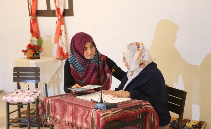 Halk eğitim merkezi kursiyerlerinden tiyatro gösterisi