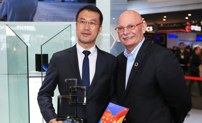 Huawei Mate X, Glomo ödülünü kazandı