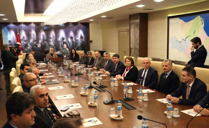 İzmir'de down sendromlu öğrencileri taşıyan minibüsün kazası