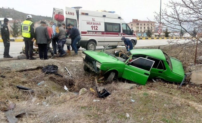 Karabük'te otomobil devrildi: 2 yaralı