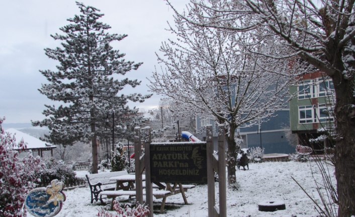 Kavak'ta ilkbaharda kar yağışı