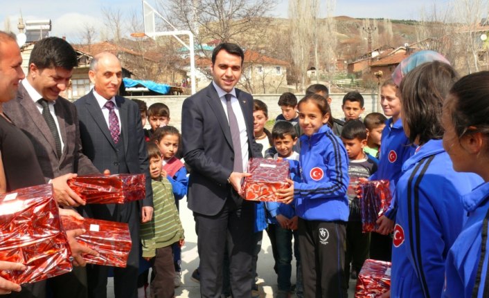 Kaymakam Baytok başarılı öğrencileri ödüllendirdi