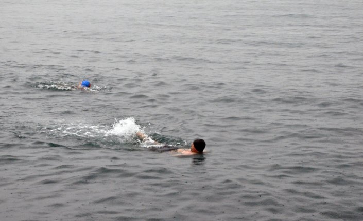 Mart ayında denize girdiler