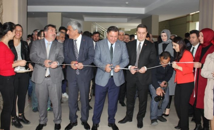 Minik öğrencilerden bayrak sergisi