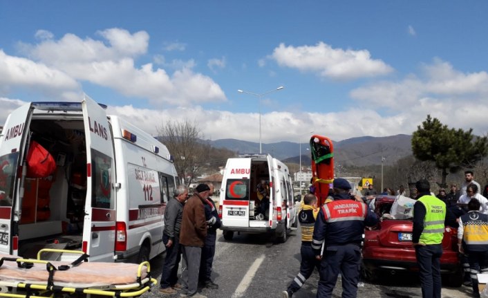 Mudurnu'da trafik kazası: 3 yaralı