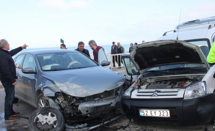 Ordu'da otomobil ile hafif ticari araç çarpıştı: 5 yaralı