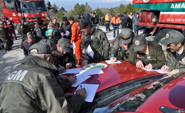 Ormancılar yangınla mücadeleye hazır