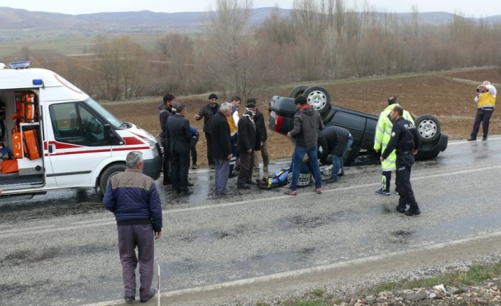 Tokat'ta otomobil devrildi: 4 yaralı