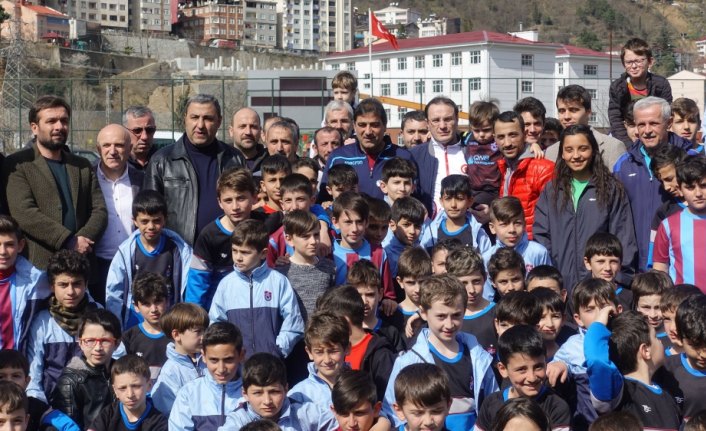 Ünal Karaman'dan futbol okuluna ziyaret