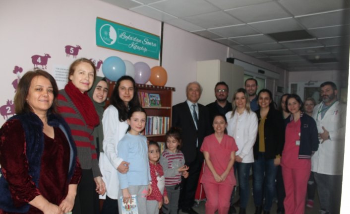 Üniversite öğrencilerinden hastaneye kütüphane