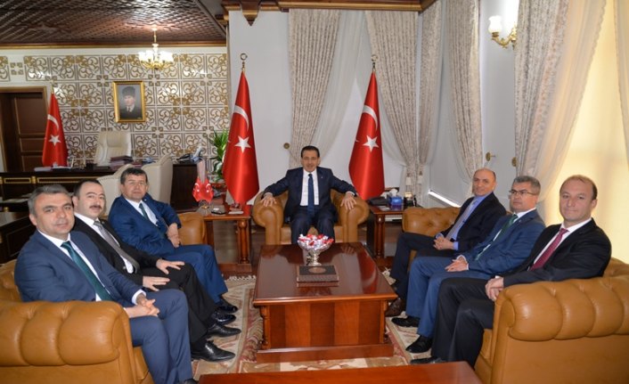 Vali Ümit'e ziyaretler