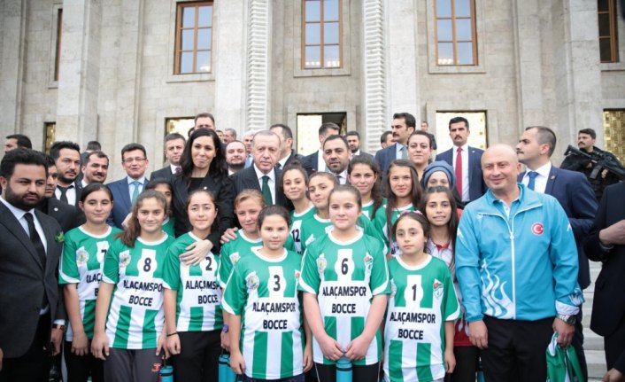 AK Parti Genel Başkan Yardımcısı Karaaslan'dan Alaçamspor Bocce Takımı'na kutlama