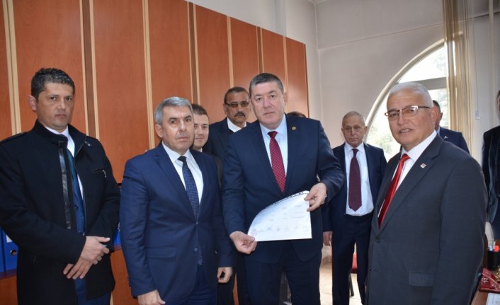Alaplı Belediye Başkanı Nuri Tekin, mazbatasını aldı