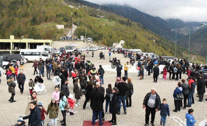 Artvin'de çocuklar için uçurtma şenliği