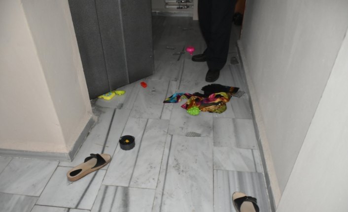 Asansöre sıkışan çocuk ağır yaralandı