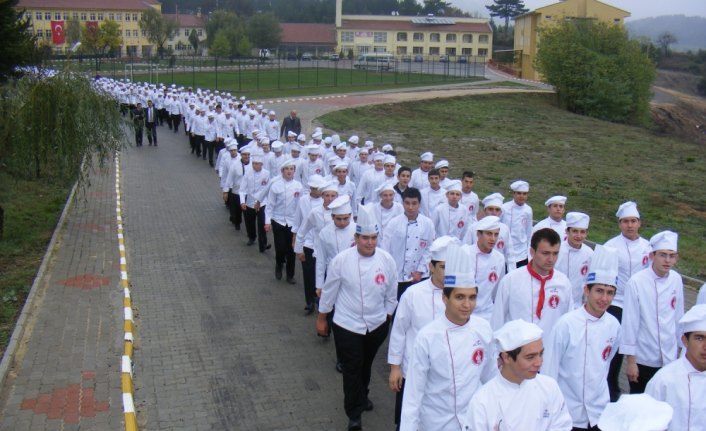 Aşçılık öğrencileri staj yapacakları otellere uğurlandı