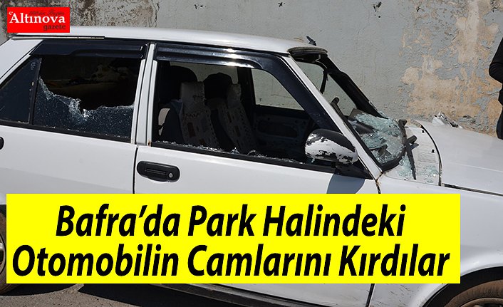 Bafra’da Park Halindeki Otomobilin Camlarını Kırdılar 