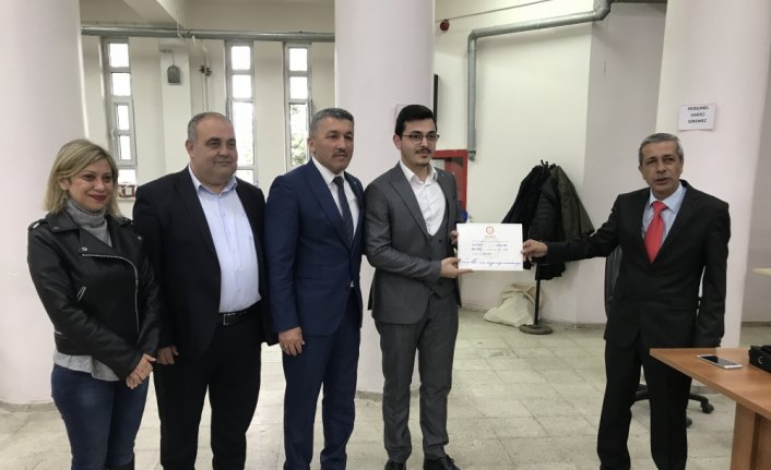 Bartın'ın en genç meclis üyesi mazbatasını aldı