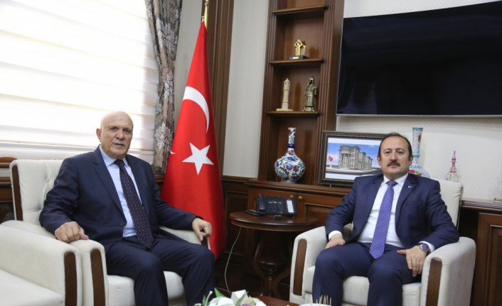 Bayburt Belediye Başkanı Pekmezci'den Vali Pehlivan'a ziyaret
