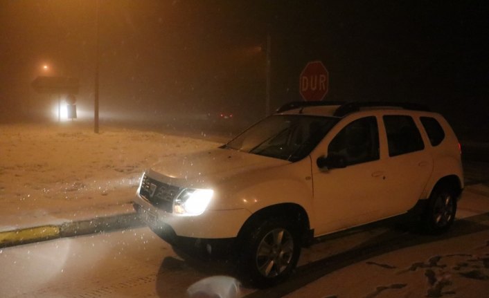 Bolu Dağı'nda kar etkili oldu