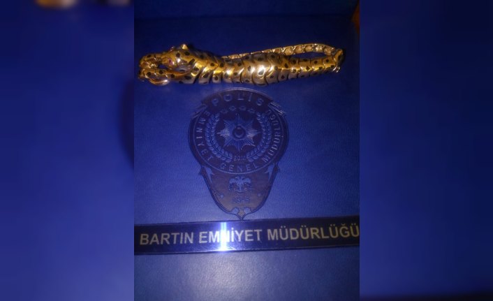 Bulduğu künyeyi oyuncak sanarak torununa vermiş